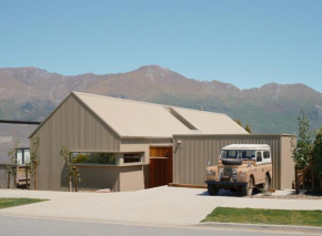 Scout - Luxurious Interiors - Lake Views - Architecturally Designed